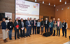 Organizadores del Congreso y equipo de Turismo de Navarra, con el vicepresidente Ayerdi en la apertura del acto.